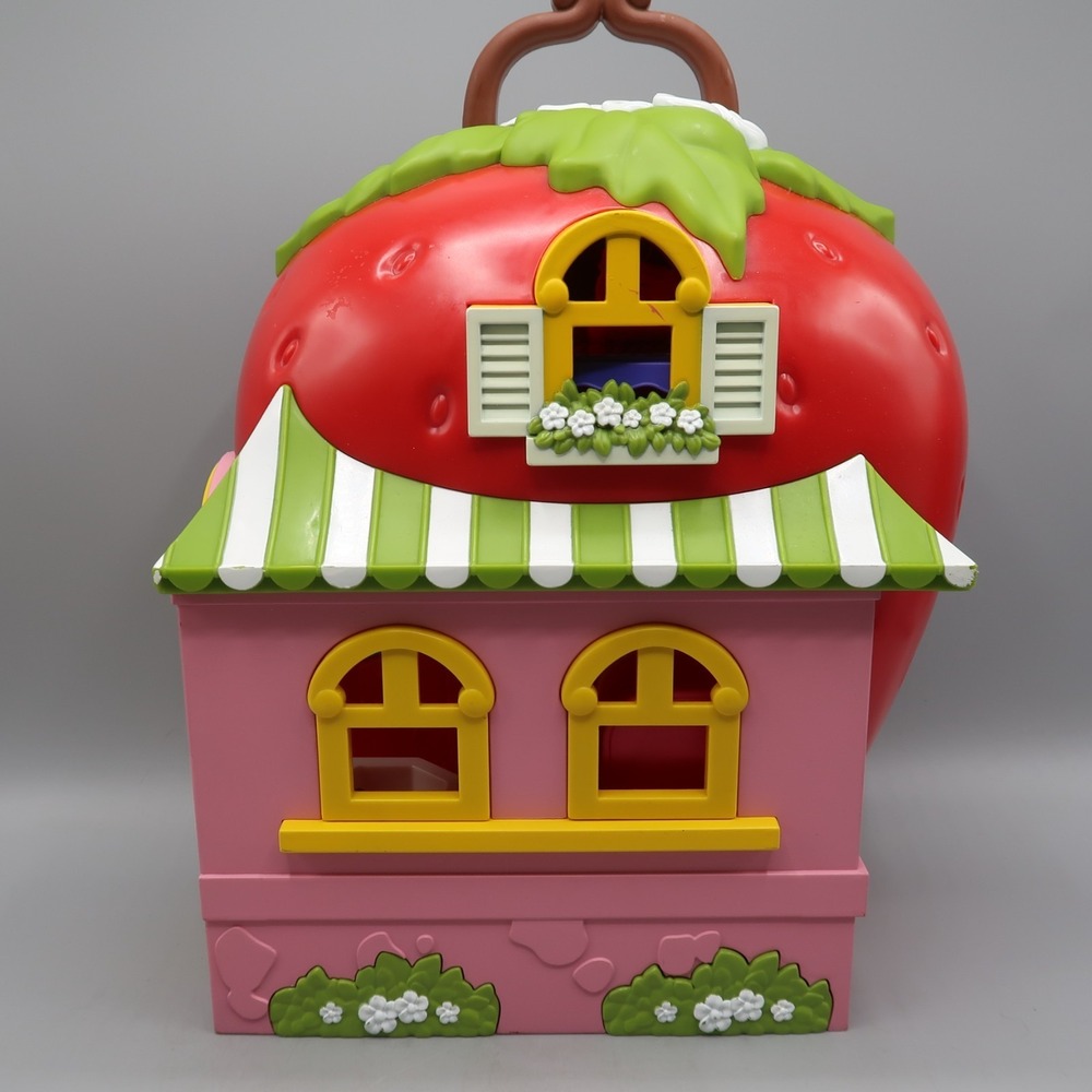Strawberry Shortcake Carry Case Dollhouse Playset House w‎ Doll Furniture 2015